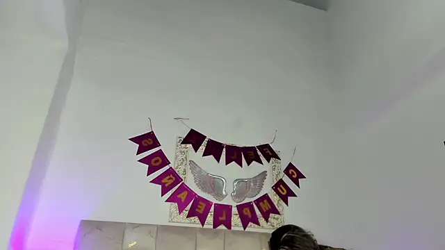 Lola Blondie online show from 12.16.25