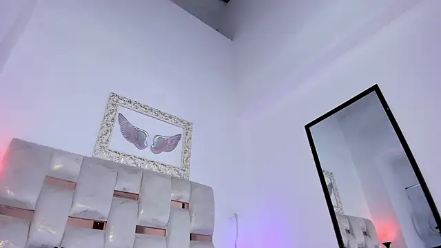 Lola Blondie online show from 12.17.25