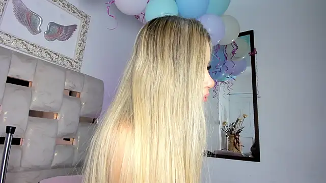 Lola Blondie online show from 05.26.26
