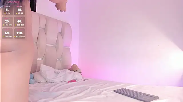 Snapshot of Paris_natalie chatting on 09.28.25 Paris natalie online show from 09.28.25