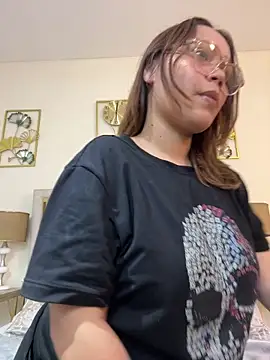 SophiaQueens online show from 04.26.26