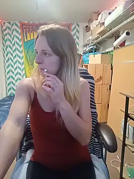 Snapshot of AlicePayne chatting on 12.17.25 AlicePayne online show from 12.17.25