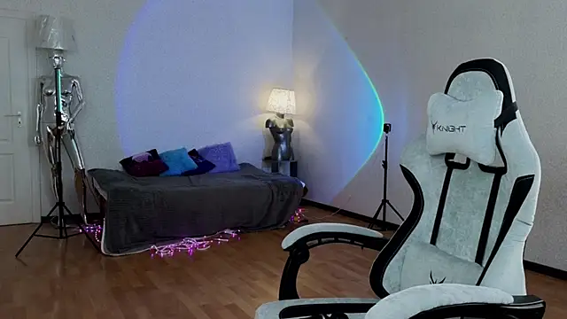 Snapshot of monicaerotic chatting on 03.19.25 monicaerotic online show from 03.19.25