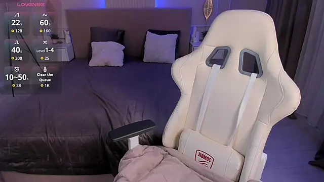 Snapshot of carrie145 chatting on 10.29.25 carrie145 online show from 10.29.25