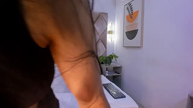 lucianasmith  online show from 03.13.25