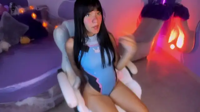 auroracute02 online show from 10.17.25