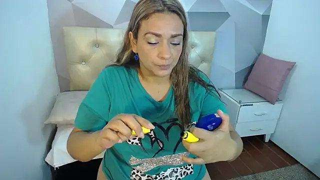 Snapshot of Milf-Prettyboobs chatting on 12.18.25 Milf-Prettyboobs online show from 12.18.25