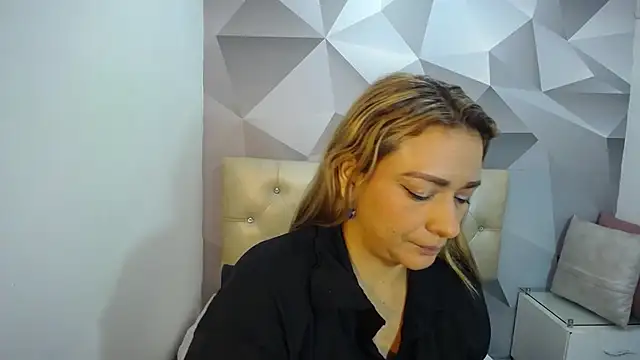 Snapshot of Milf-Prettyboobs chatting on 12.20.25 Milf-Prettyboobs online show from 12.20.25