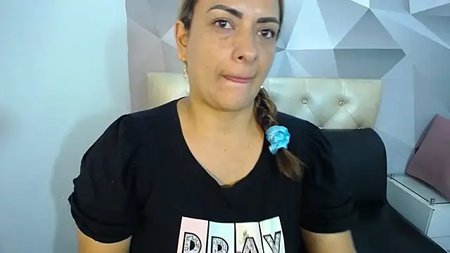 Snapshot of Milf-Prettyboobs chatting on 01.06.26 Milf-Prettyboobs online show from 01.06.26