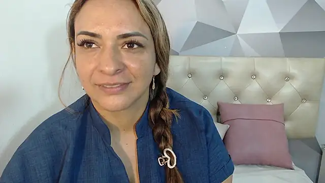 Snapshot of Milf-Prettyboobs chatting on 01.13.26 Milf-Prettyboobs online show from 01.13.26