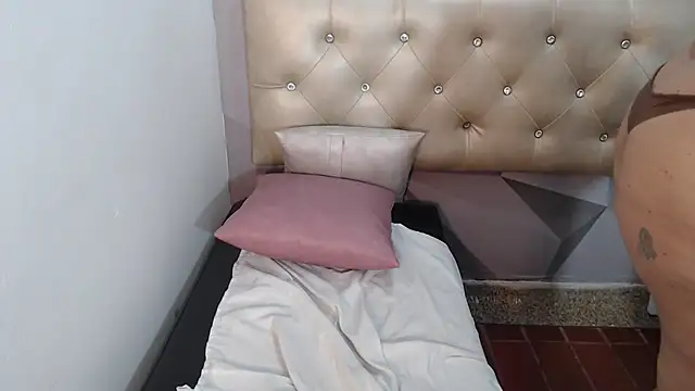 Snapshot of Milf-Prettyboobs chatting on 02.19.26 Milf-Prettyboobs online show from 02.19.26