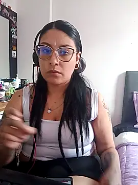 DaniPoison online show from 10.18.25