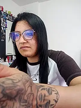 DaniPoison online show from 11.21.25