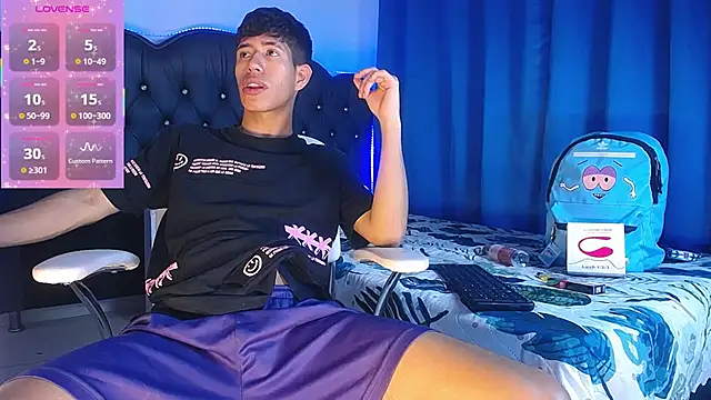 Snapshot of dareck_18 chatting on 11.05.25 dareck 18 online show from 11.05.25