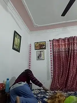 Hotty-Nidhi online show from 12.21.25