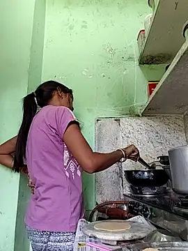 Hotty-Nidhi online show from 05.22.26