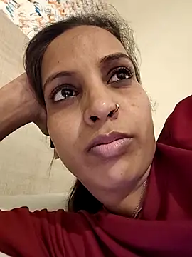 Hotty-Nidhi online show from 05.24.26
