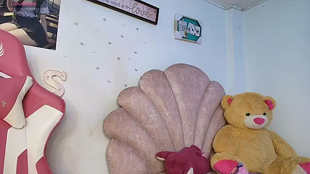 Snapshot of charlotte_walker1 chatting on 03.10.26 charlotte walker1 online show from 03.10.26