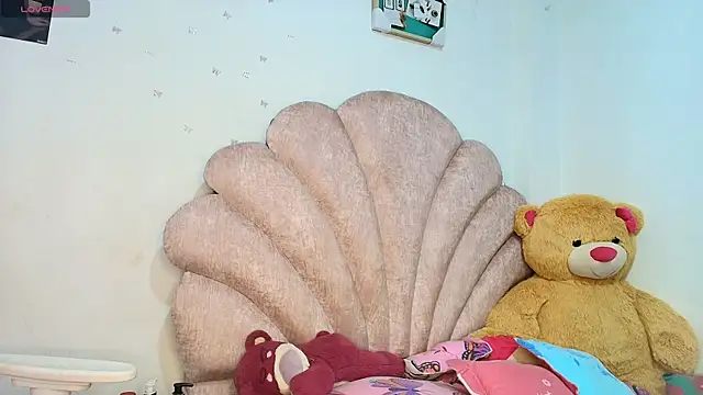 Snapshot of charlotte_walker1 chatting on 03.20.26 charlotte walker1 online show from 03.20.26