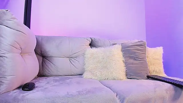 Snapshot of AshtonnSummer chatting on 11.21.25 AshtonnSummer online show from 11.21.25