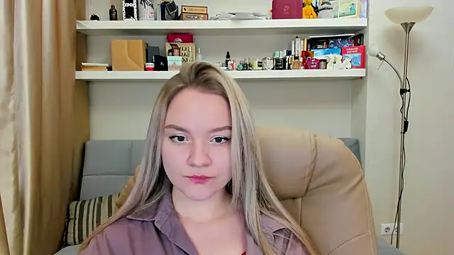 Snapshot of Kara_Smith_ chatting on 12.02.24 Kara Smith online show from 12.02.24