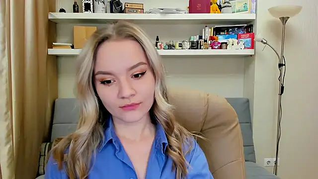 Snapshot of Kara_Smith_ chatting on 12.09.24 Kara Smith online show from 12.09.24