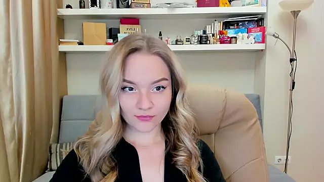 Snapshot of Kara_Smith_ chatting on 12.30.24 Kara Smith online show from 12.30.24