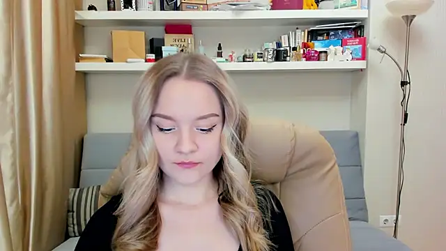 Snapshot of Kara_Smith_ chatting on 01.12.25 Kara Smith online show from 01.12.25