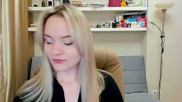 Snapshot of Kara_Smith_ chatting on 02.08.25 Kara Smith online show from 02.08.25