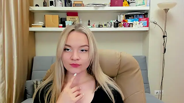 Snapshot of Kara_Smith_ chatting on 02.09.25 Kara Smith online show from 02.09.25