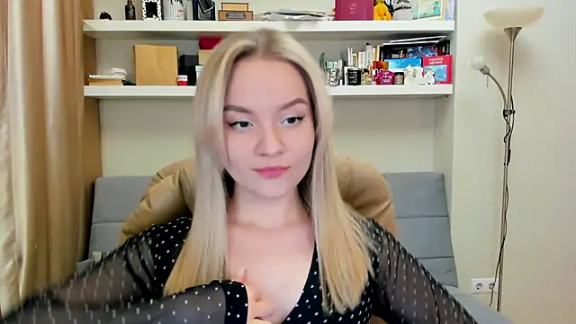 Snapshot of Kara_Smith_ chatting on 02.28.25 Kara Smith online show from 02.28.25