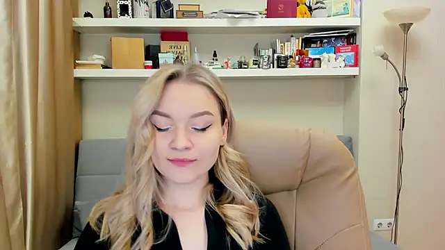 Snapshot of Kara_Smith_ chatting on 03.07.25 Kara Smith online show from 03.07.25