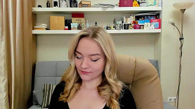 Snapshot of Kara_Smith_ chatting on 03.09.25 Kara Smith online show from 03.09.25