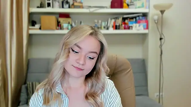 Snapshot of Kara_Smith_ chatting on 09.14.25 Kara Smith online show from 09.14.25