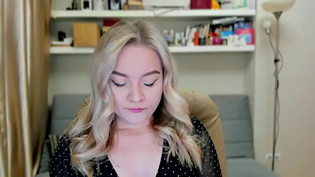 Snapshot of Kara_Smith_ chatting on 10.03.25 Kara Smith online show from 10.03.25