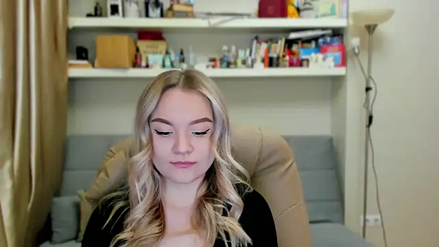 Snapshot of Kara_Smith_ chatting on 11.06.25 Kara Smith online show from 11.06.25