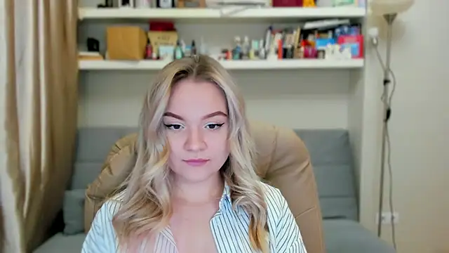 Snapshot of Kara_Smith_ chatting on 11.09.25 Kara Smith online show from 11.09.25