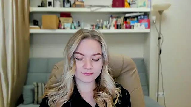 Snapshot of Kara_Smith_ chatting on 11.14.25 Kara Smith online show from 11.14.25