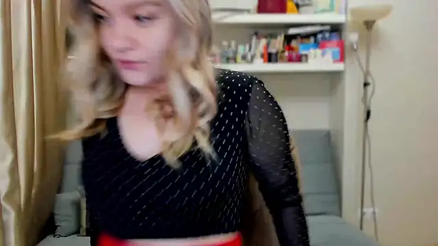 Snapshot of Kara_Smith_ chatting on 11.16.25 Kara Smith online show from 11.16.25