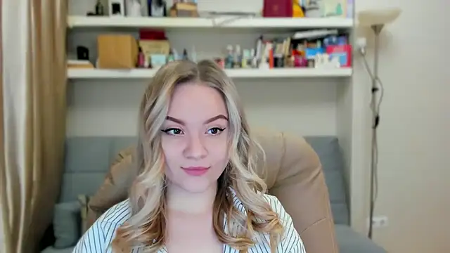 Snapshot of Kara_Smith_ chatting on 11.20.25 Kara Smith online show from 11.20.25