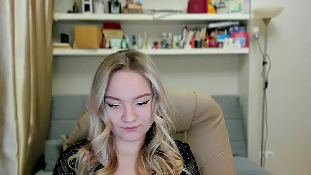 Snapshot of Kara_Smith_ chatting on 11.21.25 Kara Smith online show from 11.21.25