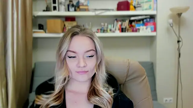 Snapshot of Kara_Smith_ chatting on 11.28.25 Kara Smith online show from 11.28.25