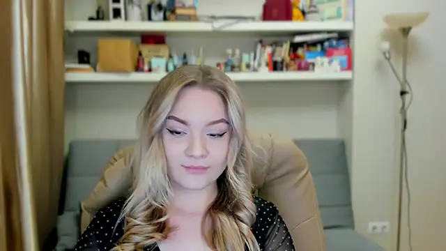 Snapshot of Kara_Smith_ chatting on 11.29.25 Kara Smith online show from 11.29.25