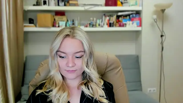 Kara Smith  online show from 12.03.25