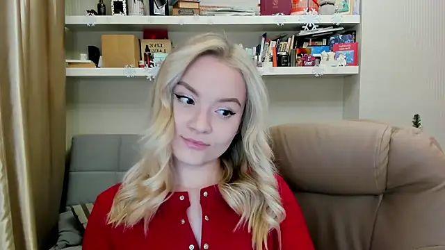 Snapshot of Kara_Smith_ chatting on 12.14.25 Kara Smith online show from 12.14.25