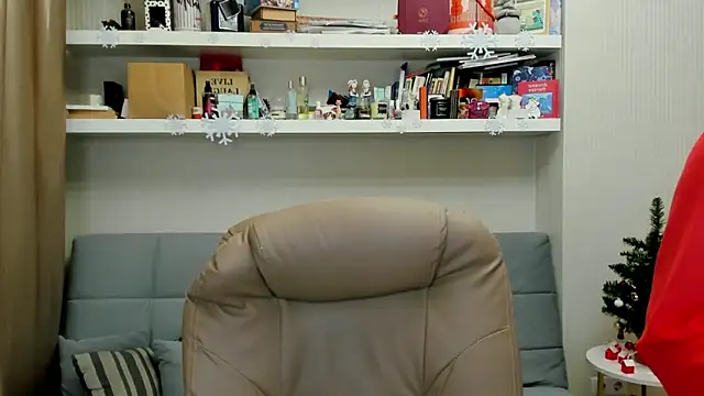 Snapshot of Kara_Smith_ chatting on 12.17.25 Kara Smith online show from 12.17.25