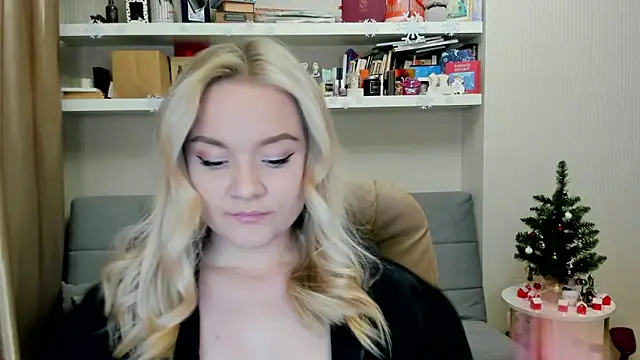 Snapshot of Kara_Smith_ chatting on 12.18.25 Kara Smith online show from 12.18.25