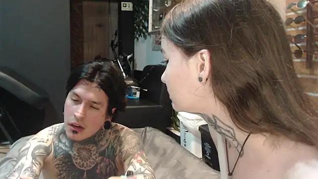 Snapshot of Alucard-Carmila chatting on 11.02.25 Alucard-Carmila online show from 11.02.25