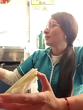 Snapshot of HOLY_DOLL chatting on 10.29.25 HOLY DOLL online show from 10.29.25