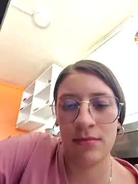 Snapshot of HOLY_DOLL chatting on 11.22.25 HOLY DOLL online show from 11.22.25